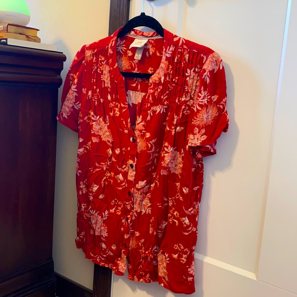 Floral blouse perfect for casual or slightly dressy summer evenings.